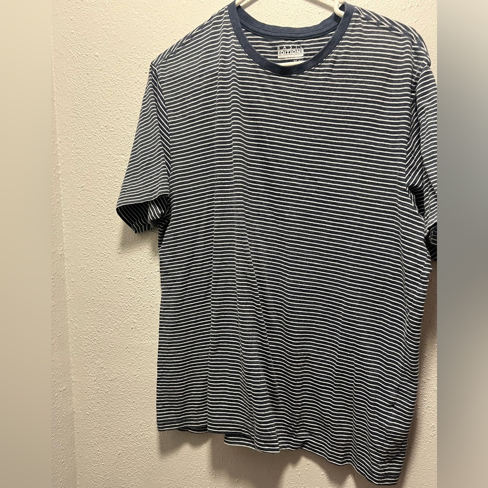 Men’s Blue and White Striped Short Sleeve Shirt